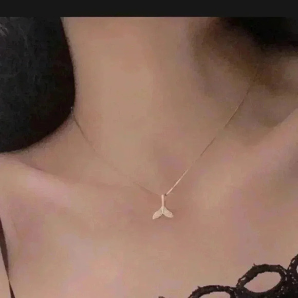 Gold Tone Mermaid Tail Crystal Pendant Necklace NWT - Picture 2 of 3